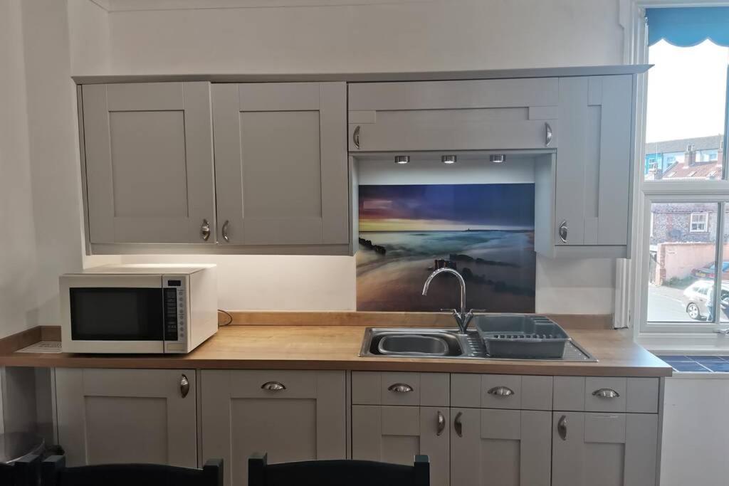 Bernards Hideout Apartment Кромър Екстериор снимка