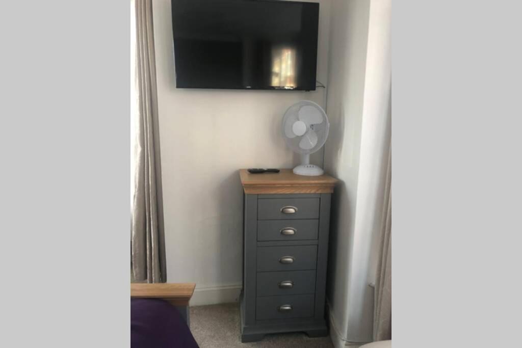 Bernards Hideout Apartment Кромър Екстериор снимка