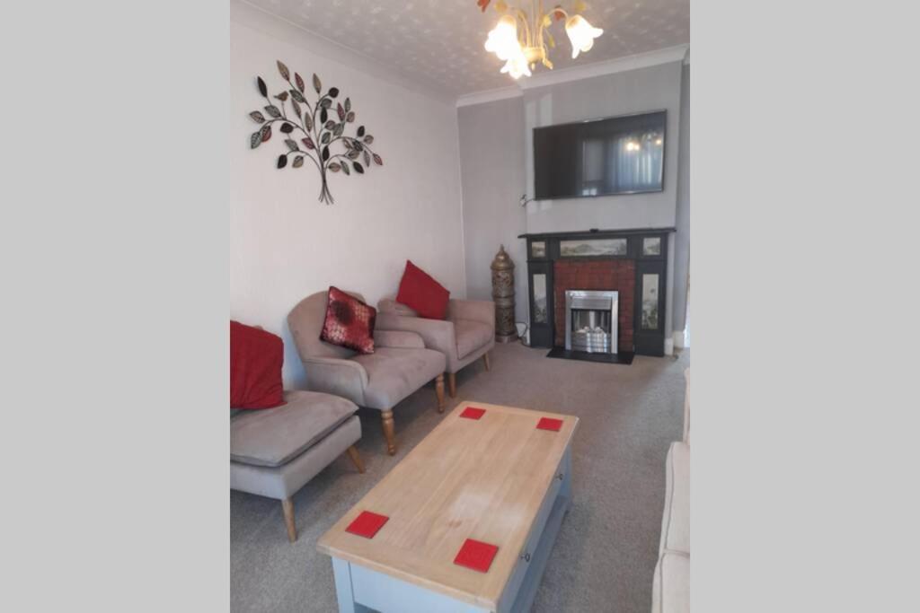 Bernards Hideout Apartment Кромър Екстериор снимка
