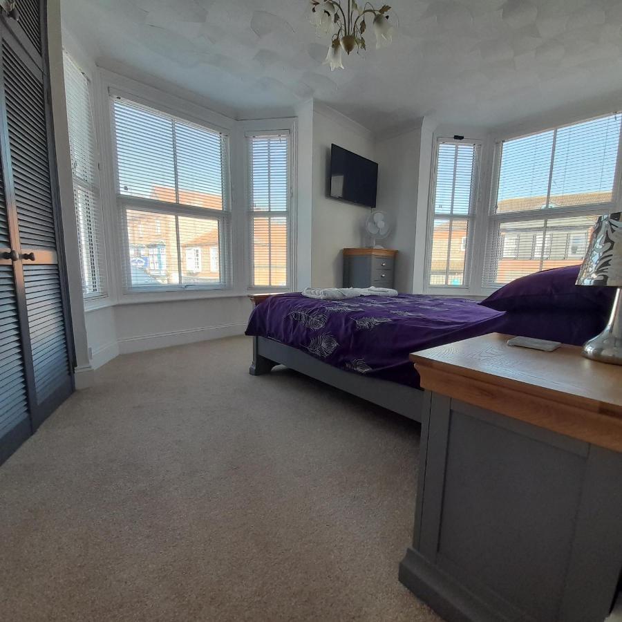 Bernards Hideout Apartment Кромър Екстериор снимка