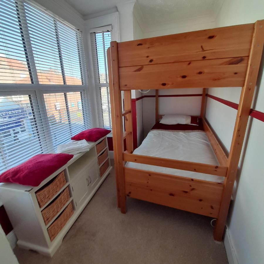 Bernards Hideout Apartment Кромър Екстериор снимка